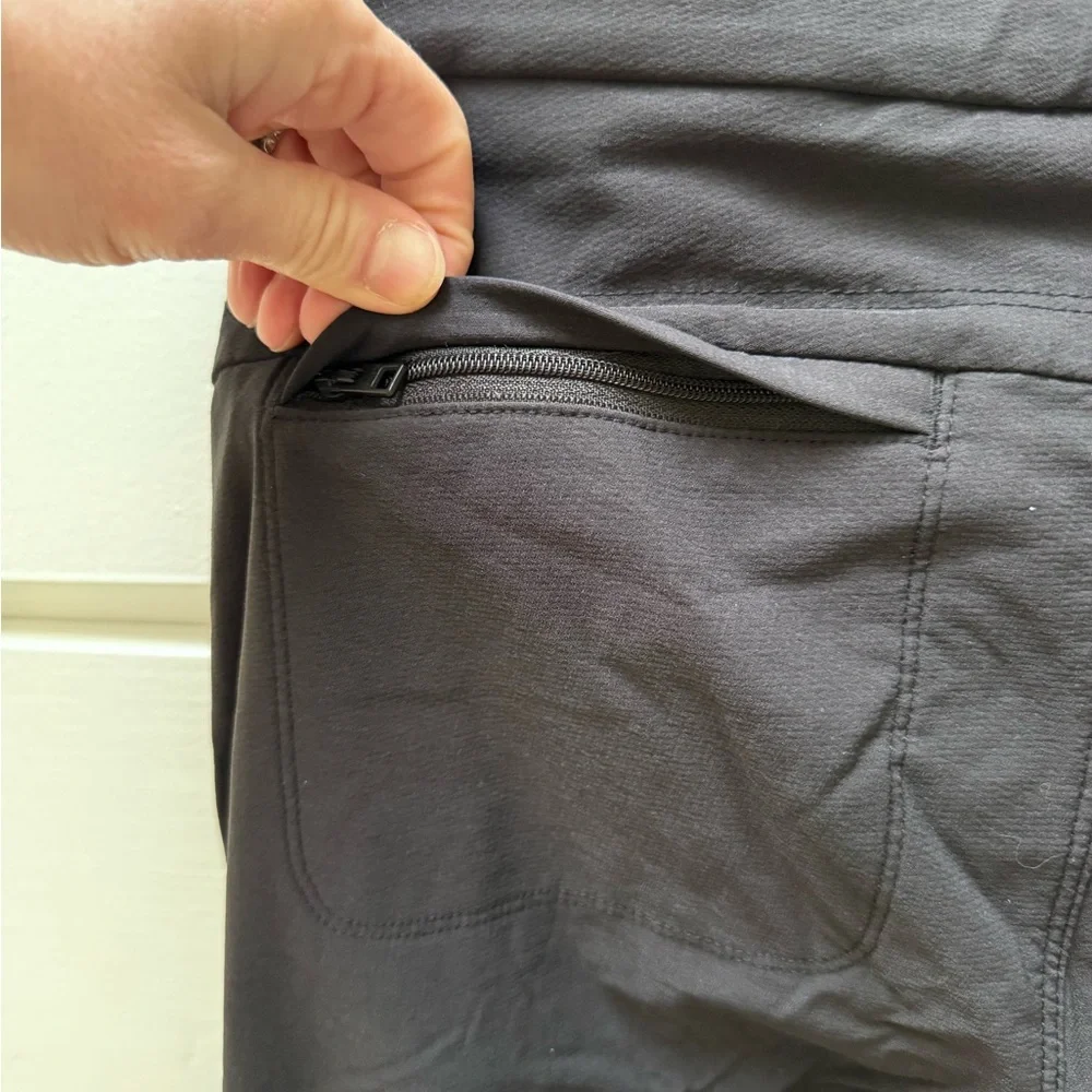 Athleta Wander Utility pant in black and size 4. - Picture 13 of 13